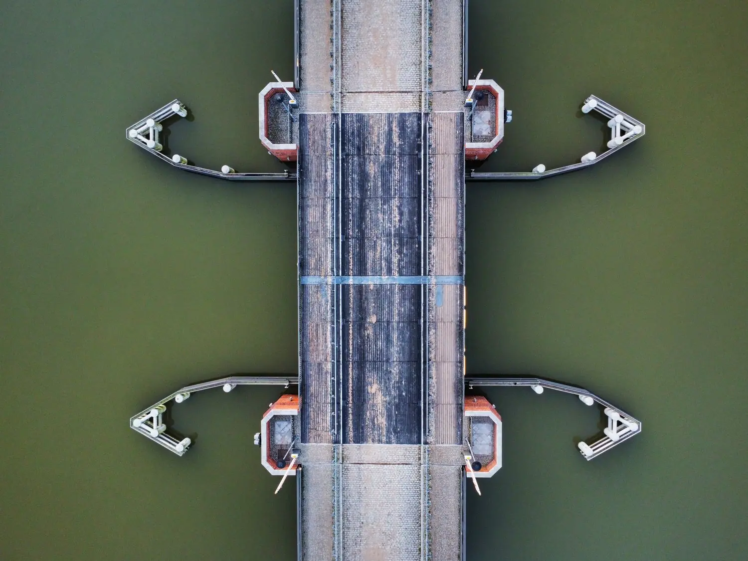 Cross-chain bridges - mosty między różnymi blockchain