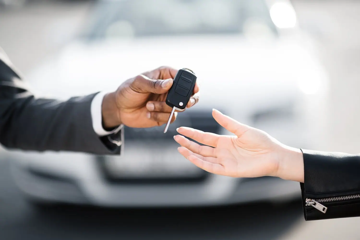 Kredyt na zakup samochodu czy leasing - co się bardziej opłaca?