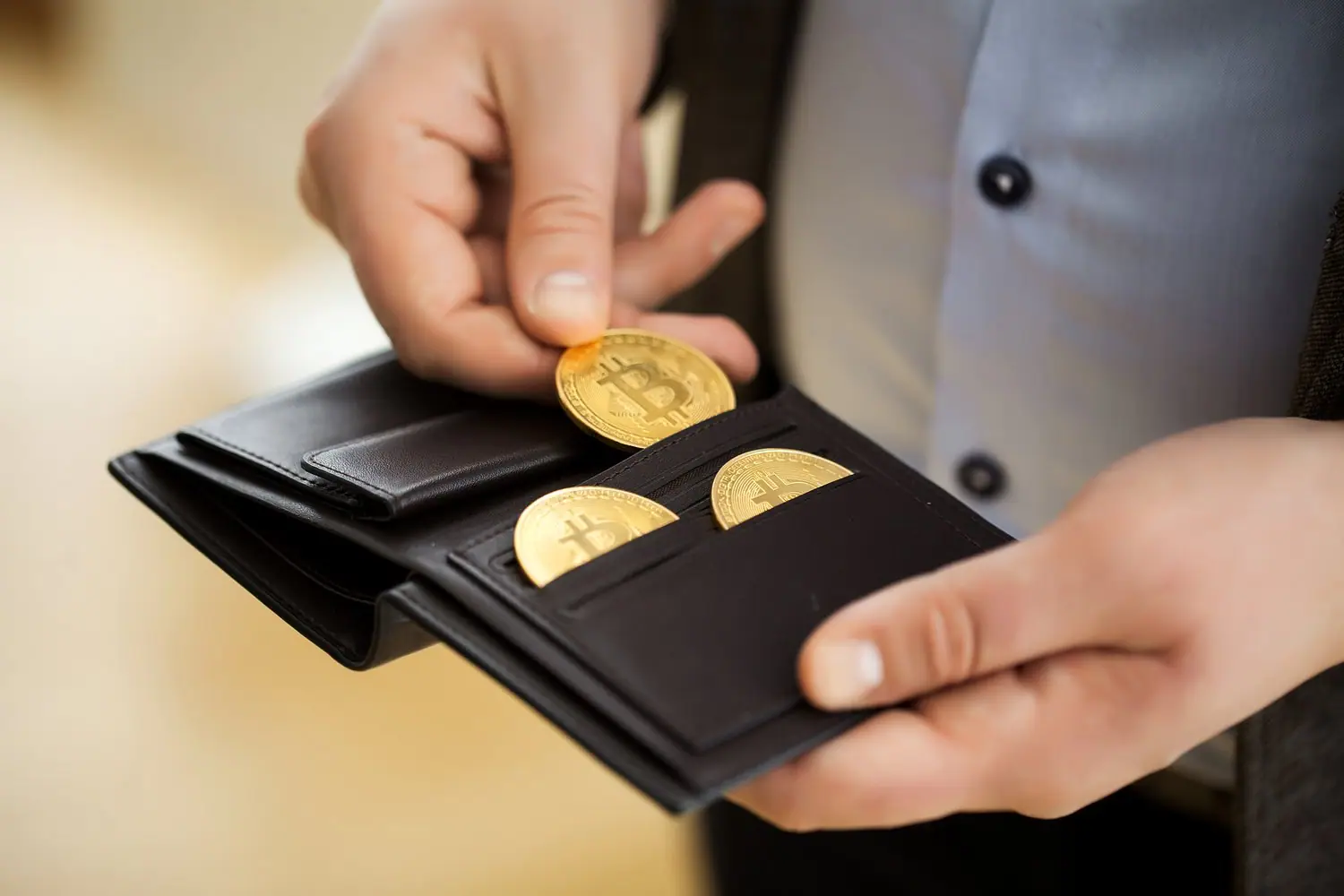 Cold wallet vs hot wallet - które rozwiązanie wybrać