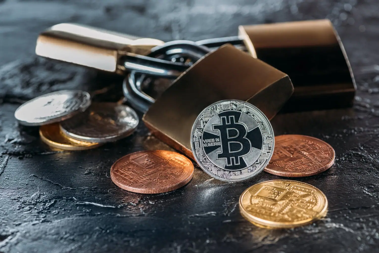 Jak zabezpieczyć swoje kryptowaluty przed kradzieżą i utratą dostępu